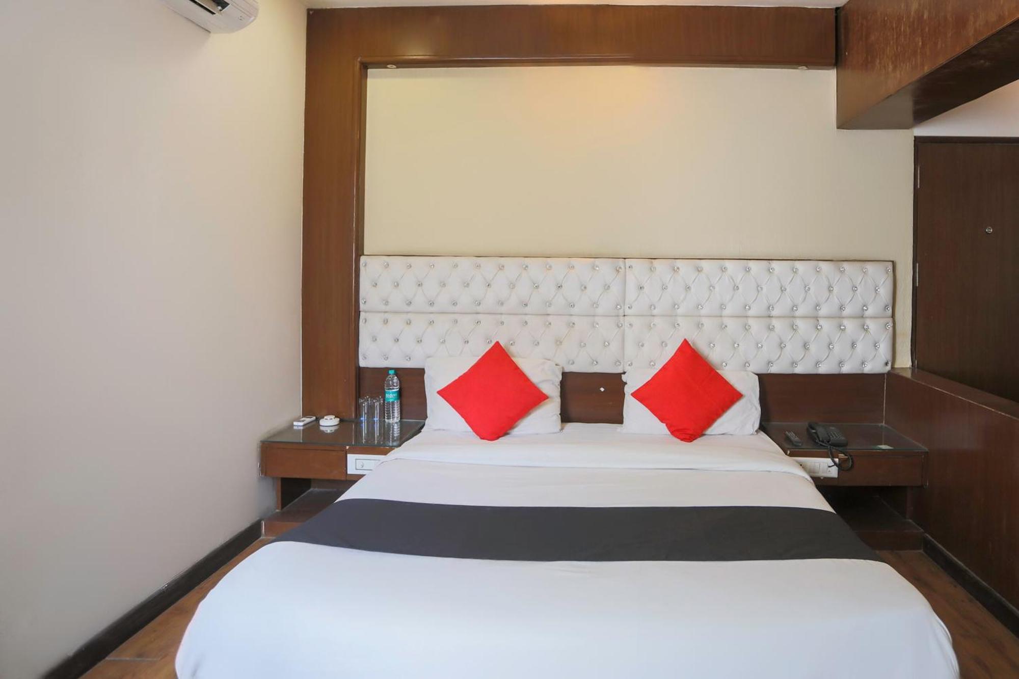 Hotel O Parktel Indirapuram Exterior photo