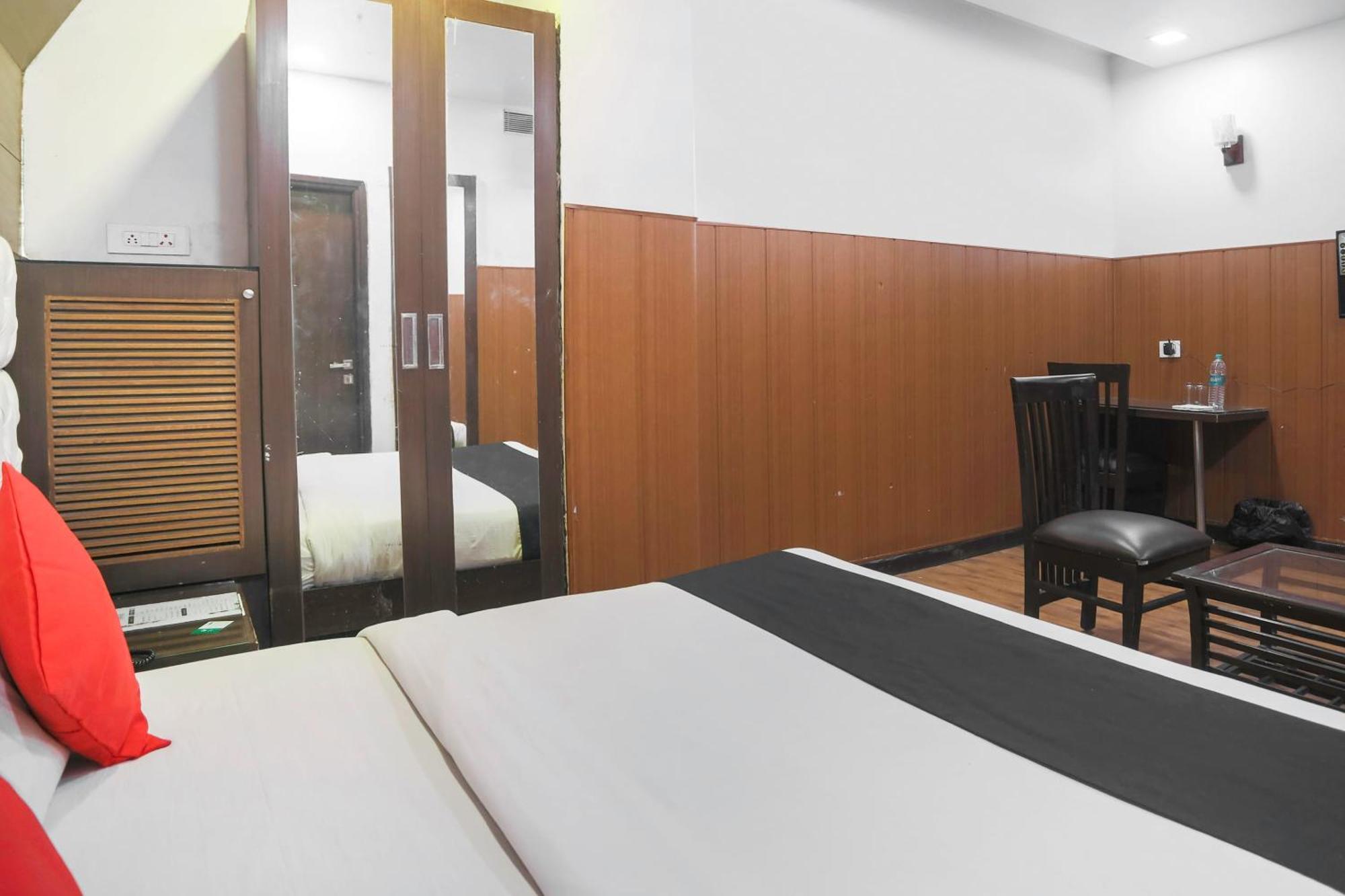 Hotel O Parktel Indirapuram Exterior photo