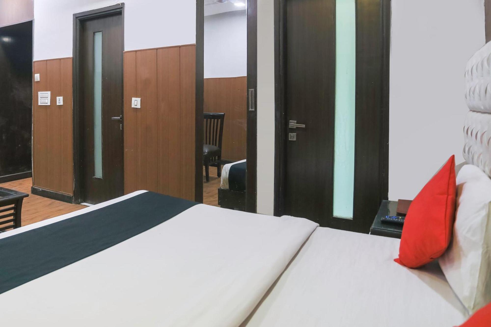Hotel O Parktel Indirapuram Exterior photo