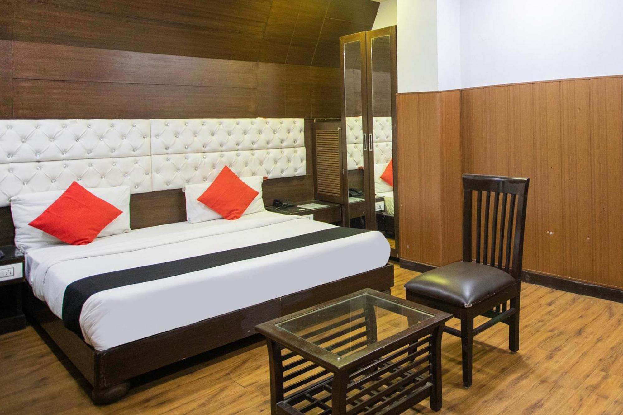Hotel O Parktel Indirapuram Exterior photo